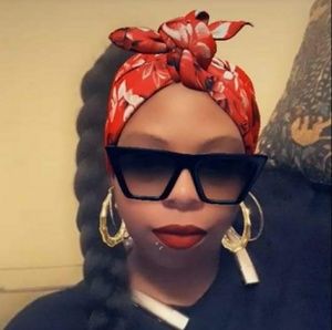 Meet your Posher, Alexis